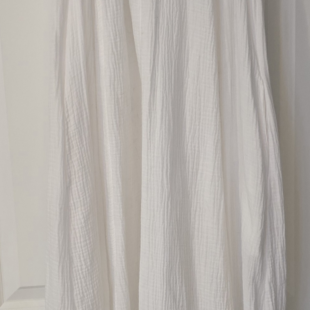 Elegant White Maxi Dress with Pockets